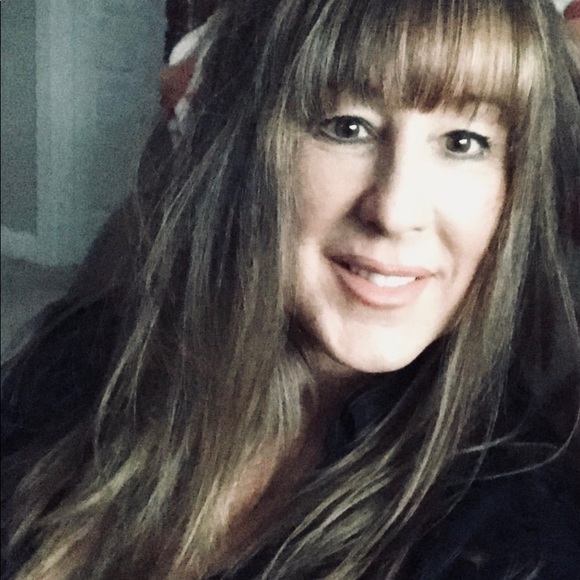 Meet your Posher, Lisa - Picture 2 of 3